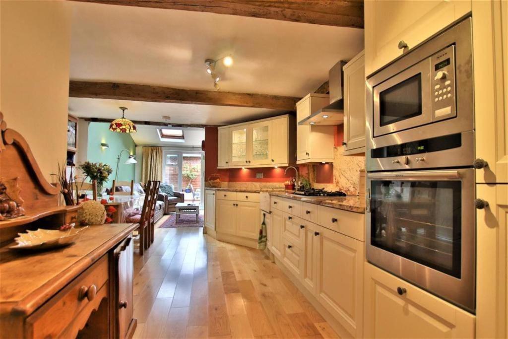 Tudor Cottage - Hidden Treasure ทุกส์แบร์รี ภายนอก รูปภาพ